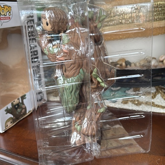 FUNKO SUPER POP! THE LORD OF THE RINGS SUPER TREEBEARD WITH MERRY & PIPPIN 1579 - Picture 11 of 15